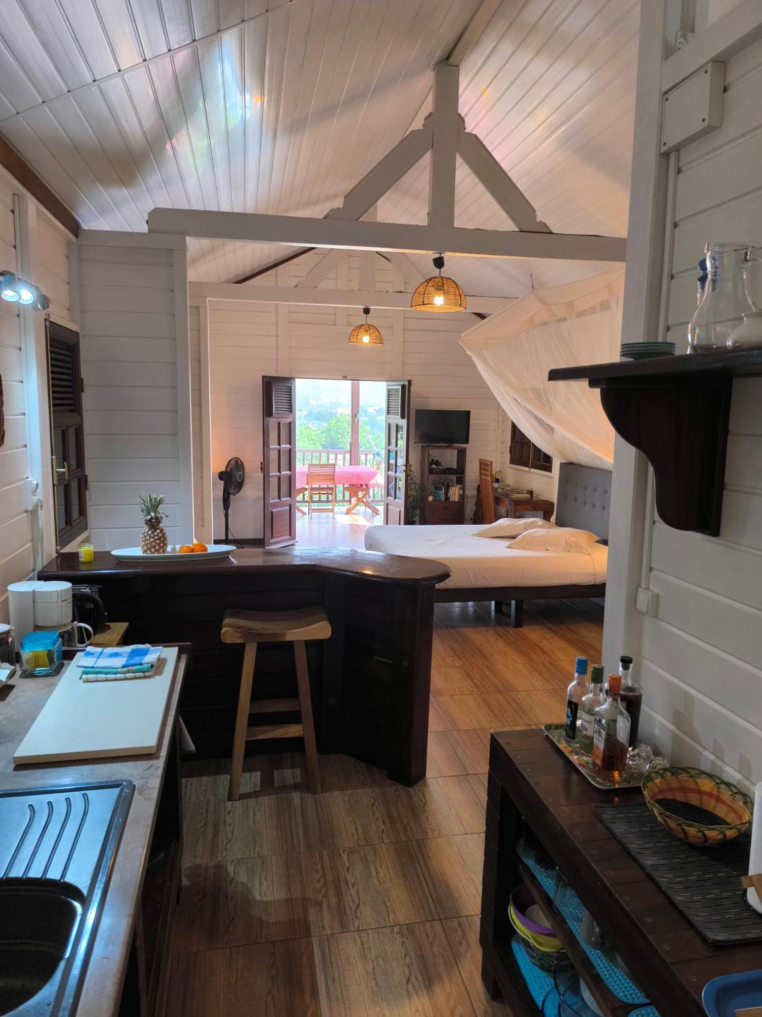 Studio Brazilia Bois Et Nature, Terrasse Avec Vue Sur Les Pitons Le Robert Luaran gambar